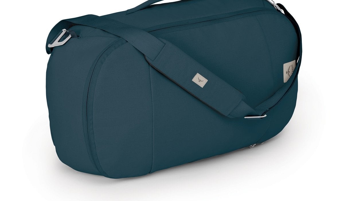 The Osprey Arcane Duffel Pack in Stargazer Blue, shown from the side with its shoulder strap across the body of the bag